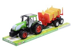 Traktor gigant z belami słomy