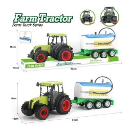 Traktor z beczkowozem