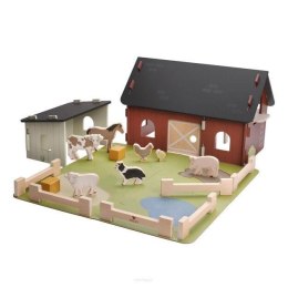 Farma drewniana Zwięrzątka na wsi