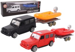 Samochód z łodzią pontonową na przyczepie mix