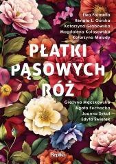 Płatki pąsowych róż