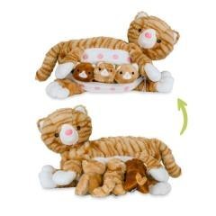 Mama kotek ruda z małymi