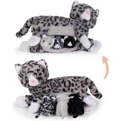 Mama kotek szary z 3 młodymi kotkami